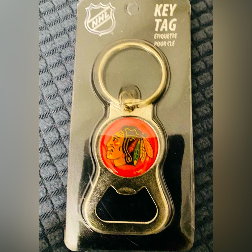 NEW NHL BLACKHAWKS Key Tag with Bottle Opener - Red and Silver